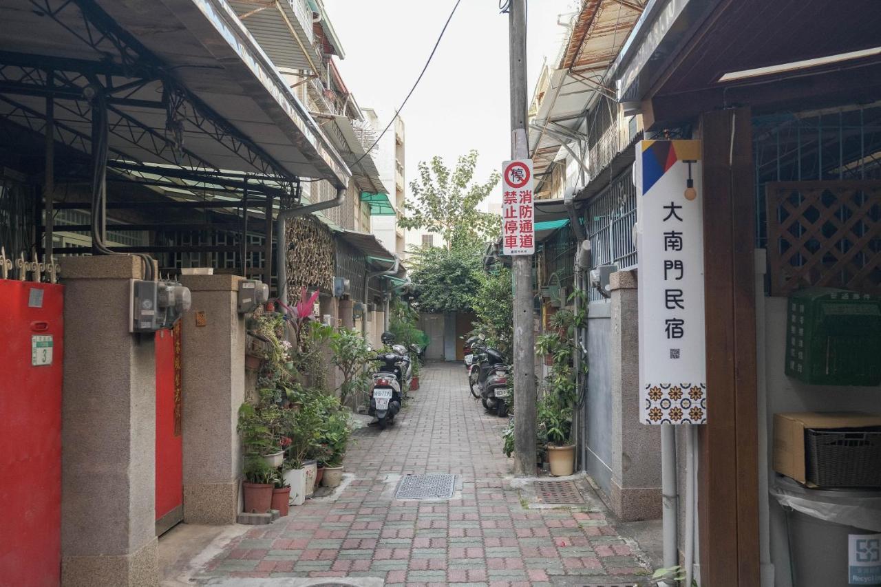 South Gate Home Stay Tainan Bagian luar foto